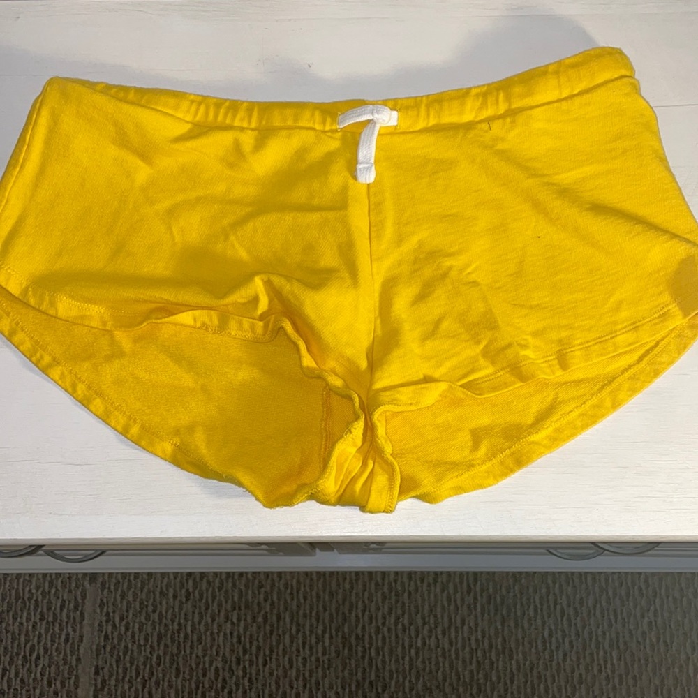 Yellow shorts 🍯
